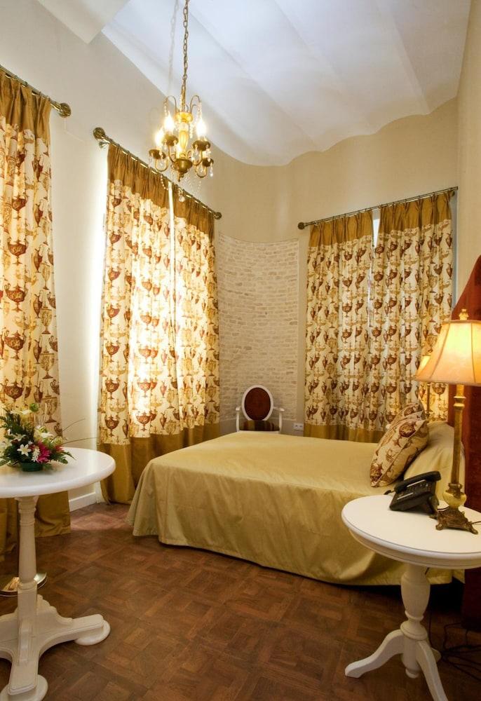霍斯佩德里亚拉奎伦西亚酒店 Bujalance 客房 照片